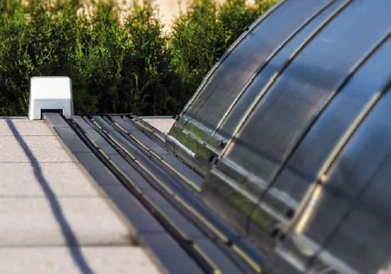 Glidskena för automatiskt tak 