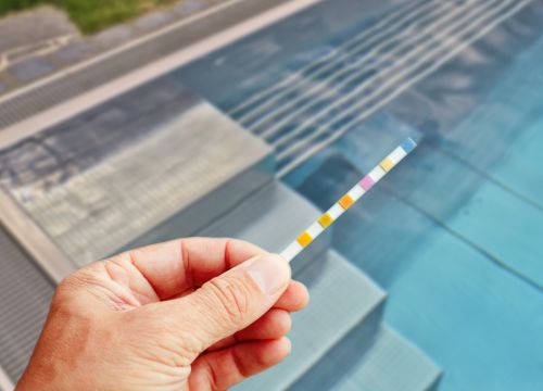 Význam pH v bazénu: jak ho měřit a jaké jsou ideální hodnoty